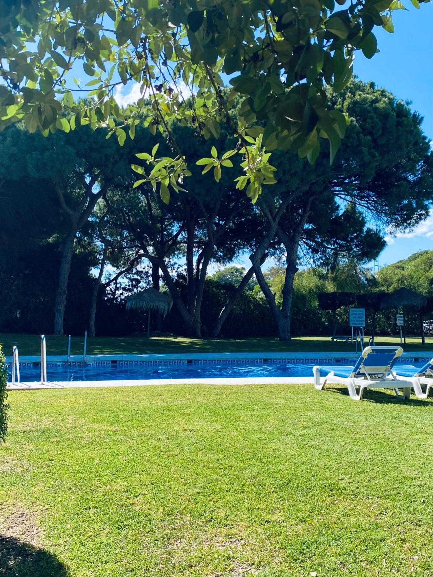 Luminoso Apartamento Para Dos Personas En Cabopino Marbella Esterno foto